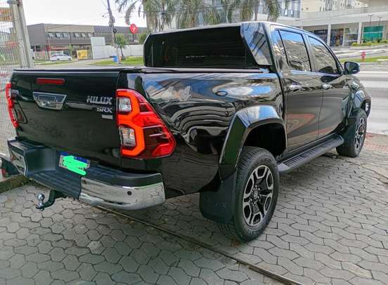 TOYOTA-HILUX-2.8 D-4D TURBO DIESEL CD SRX PLUS 4X4 AUTOMÁTICO TOYOTA-HILUX-2025