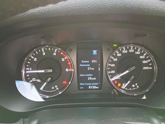 TOYOTA-HILUX-2.8 D-4D TURBO DIESEL CD SRX PLUS 4X4 AUTOMÁTICO TOYOTA-HILUX-2025