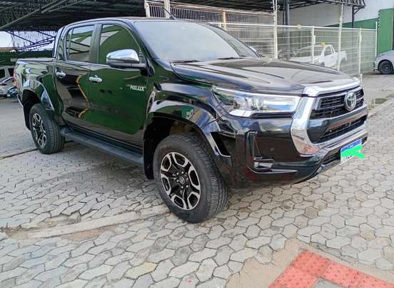 TOYOTA-HILUX-2.8 D-4D TURBO DIESEL CD SRX PLUS 4X4 AUTOMÁTICO TOYOTA-HILUX-2025