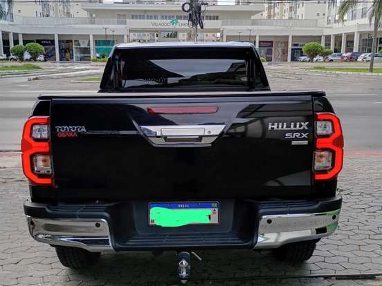 TOYOTA-HILUX-2.8 D-4D TURBO DIESEL CD SRX PLUS 4X4 AUTOMÁTICO TOYOTA-HILUX-2025