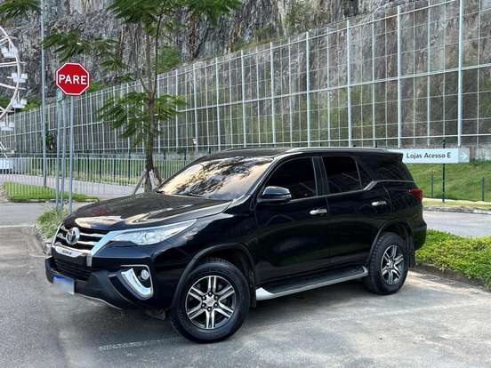 TOYOTA-HILUX SW4-2.7 SRV 7 LUGARES 4X2 16V FLEX 4P AUTOMÁTICO TOYOTA-HILUX SW4-2019
