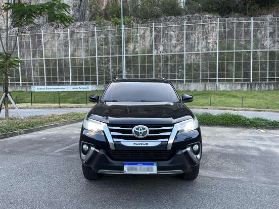 TOYOTA-HILUX SW4-2.7 SRV 7 LUGARES 4X2 16V FLEX 4P AUTOMÁTICO TOYOTA-HILUX SW4-2019