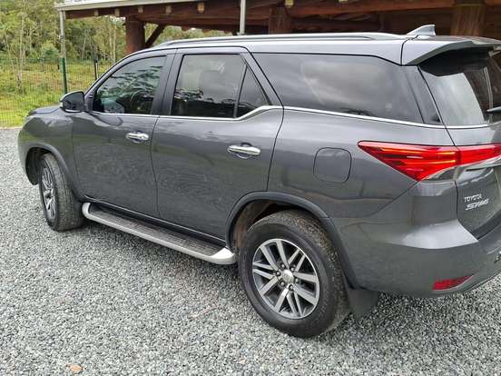 TOYOTA-HILUX SW4-2.8 SRX 4X4 7 LUGARES 16V TURBO INTERCOOLER DIESEL 4P AUTOMÁTICO TOYOTA-HILUX SW4-2016