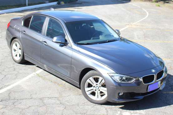 BMW-320i-2013