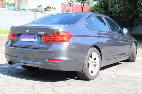 BMW-320i-2013