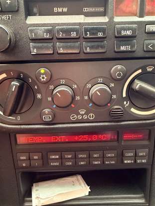 BMW-325i-1993