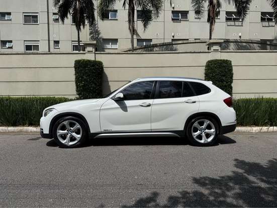 BMW-X1-2013
