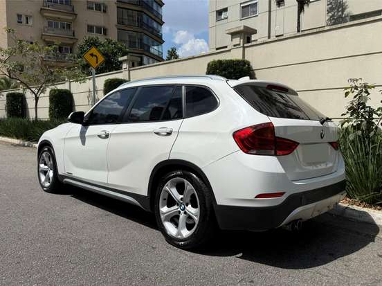 BMW-X1-2013