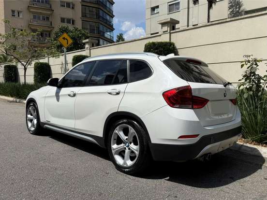 BMW-X1-2.0 16V TURBO GASOLINA SDRIVE20I 4P AUTOMÁTICO BMW-X1-2013