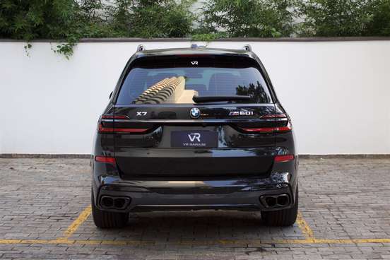 BMW-X7-2023