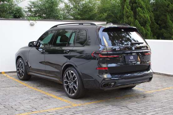 BMW-X7-4.4 V8 GASOLINA M60i STEPTRONIC BMW-X7-2023