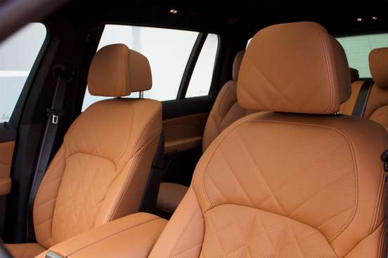 BMW-X7-2023