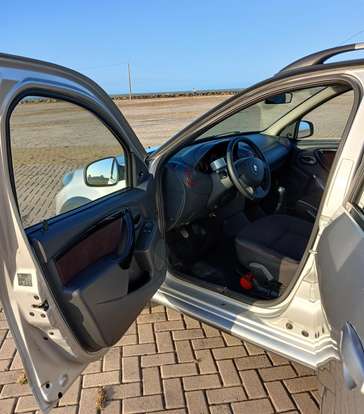 RENAULT-SANDERO-2013