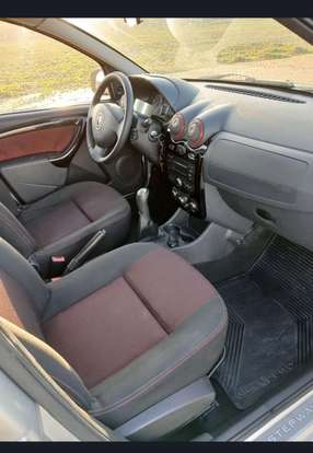 RENAULT-SANDERO-2013