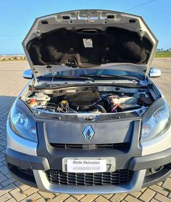 RENAULT-SANDERO-2013