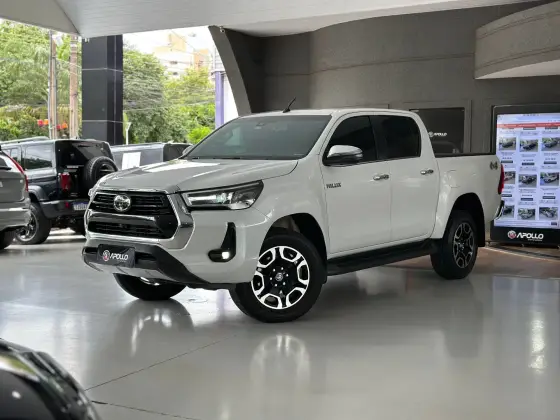 TOYOTA HILUX 2.8 D-4D TURBO DIESEL CD SRX 4X4 AUTOMÁTICO