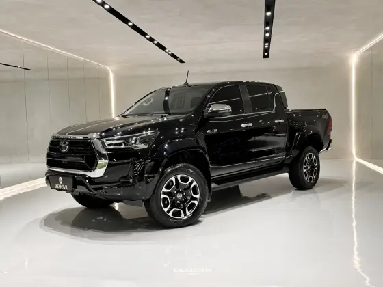 TOYOTA HILUX 2.8 D-4D TURBO DIESEL CD SRX PLUS 4X4 AUTOMÁTICO TOYOTA HILUX 2.8 D-4D TURBO DIESEL CD SRX PLUS 4X4 AUTOMÁTICO