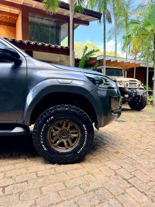 TOYOTA-HILUX-2.8 D-4D TURBO DIESEL CD SR 4X4 AUTOMÁTICO TOYOTA-HILUX-2024