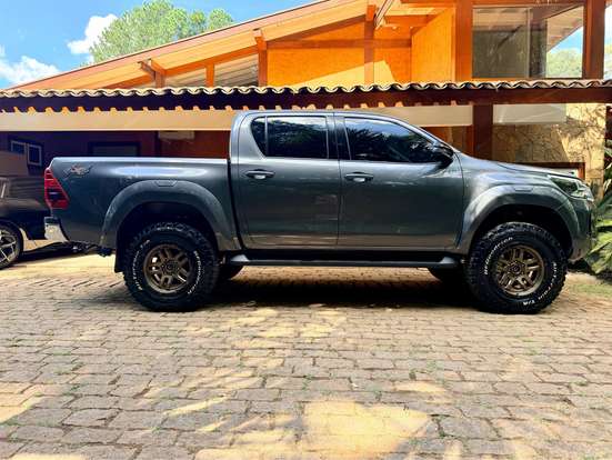 TOYOTA-HILUX-2.8 D-4D TURBO DIESEL CD SR 4X4 AUTOMÁTICO TOYOTA-HILUX-2024