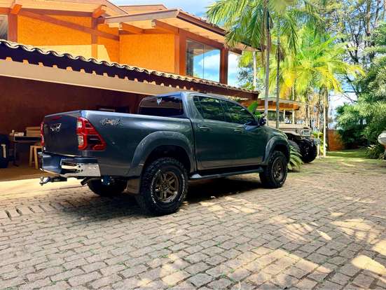 TOYOTA-HILUX-2.8 D-4D TURBO DIESEL CD SR 4X4 AUTOMÁTICO TOYOTA-HILUX-2024