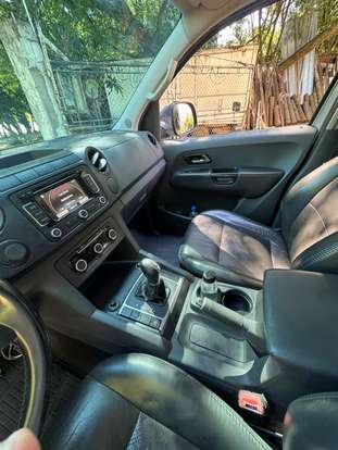 VOLKSWAGEN-AMAROK-2012