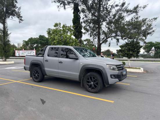 VOLKSWAGEN-AMAROK-2012