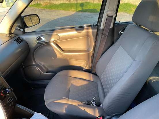 VOLKSWAGEN-GOL-2005