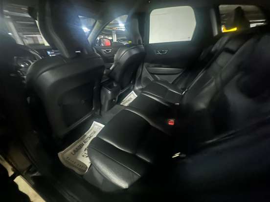 VOLVO-XC60-2018