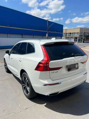 VOLVO-XC60-2020