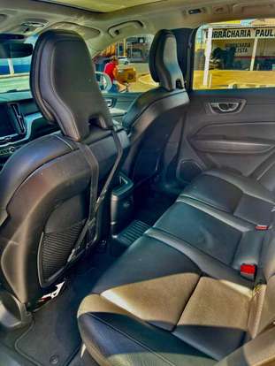 VOLVO-XC60-2020
