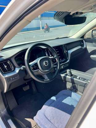 VOLVO-XC60-2020