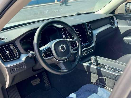 VOLVO-XC60-2.0 T8 HYBRID MOMENTUM AWD GEARTRONIC VOLVO-XC60-2020