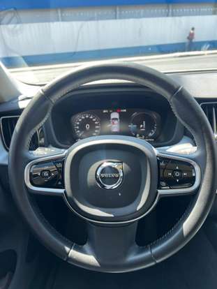 VOLVO-XC60-2020