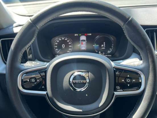 VOLVO-XC60-2.0 T8 HYBRID MOMENTUM AWD GEARTRONIC VOLVO-XC60-2020