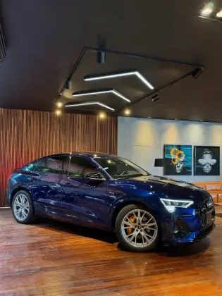 AUDI E-TRON ELÉTRICO SPORTBACK PERFORMANCE BLACK QUATTRO AUDI E-TRON ELÉTRICO SPORTBACK PERFORMANCE BLACK QUATTRO