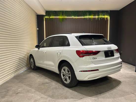 AUDI-Q3-2019