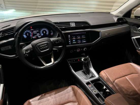 AUDI-Q3-2019