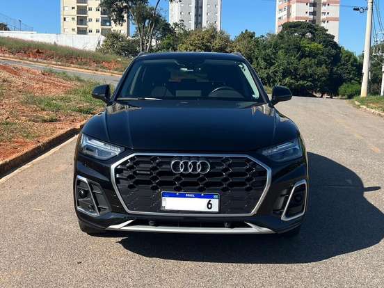 AUDI-Q5-2021