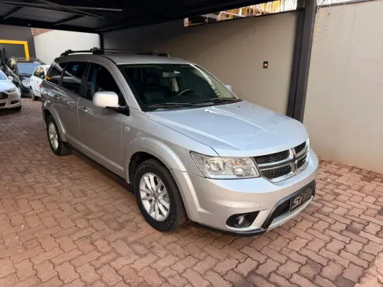 DODGE JOURNEY 3.6 SXT V6 GASOLINA 4P AUTOMÁTICO