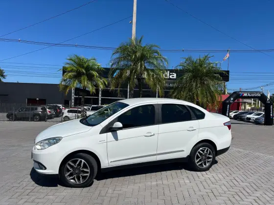 FIAT SIENA 1.6 MPI ESSENCE 16V FLEX 4P AUTOMATIZADO FIAT SIENA 1.6 MPI ESSENCE 16V FLEX 4P AUTOMATIZADO