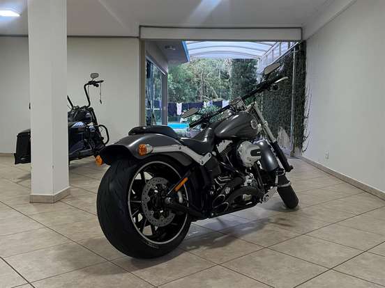 HARLEY-DAVIDSON-SOFTAIL BREAKOUT-2016