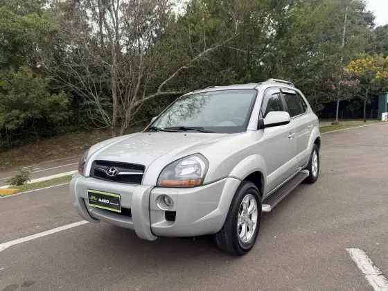 HYUNDAI TUCSON 2.0 MPFI GLS 16V 143CV 2WD GASOLINA 4P AUTOMÁTICO HYUNDAI TUCSON 2.0 MPFI GLS 16V 143CV 2WD GASOLINA 4P AUTOMÁTICO