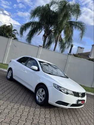 KIA CERATO 1.6 E.263 SEDAN 16V GASOLINA 4P MANUAL KIA CERATO 1.6 E.263 SEDAN 16V GASOLINA 4P MANUAL