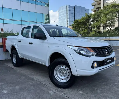 MITSUBISHI L200 TRITON 2.4 16V TURBO DIESEL GL CD 4X4 MANUAL MITSUBISHI L200 TRITON 2.4 16V TURBO DIESEL GL CD 4X4 MANUAL