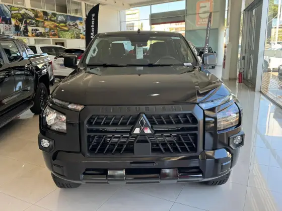 MITSUBISHI TRITON 2.4 BITURBO DIESEL CD GLS 4X4 AUTOMÁTICO MITSUBISHI TRITON 2.4 BITURBO DIESEL CD GLS 4X4 AUTOMÁTICO