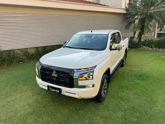 MITSUBISHI TRITON 2.4 BITURBO DIESEL CD HPE 4X4 AUTOMÁTICO MITSUBISHI TRITON 2.4 BITURBO DIESEL CD HPE 4X4 AUTOMÁTICO