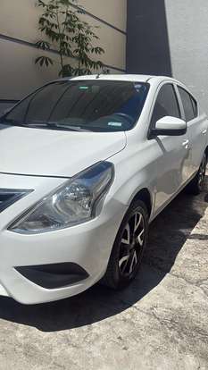 NISSAN-VERSA-2020