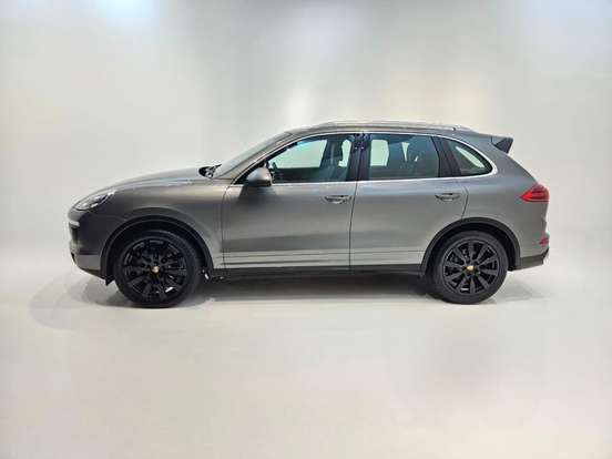 PORSCHE-CAYENNE-2015