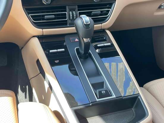 PORSCHE-MACAN-2025