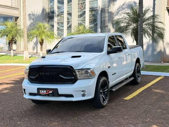 RAM CLASSIC 5.7 V8 GASOLINA LARAMIE NIGHT EDITION CD 4X4 AUTOMÁTICO